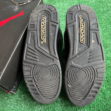 Load image into Gallery viewer, Jordan Black Cat 3s Size 9
