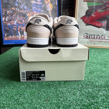 Load image into Gallery viewer, Nike SB Albino &amp; Preto Low Dunks Size 10.5
