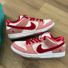 Load image into Gallery viewer, Nike SB Strangelove Low Dunks Size 8
