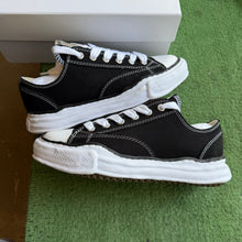 Load image into Gallery viewer, MMY OG Sole Peterson Canvas Lows Size 43
