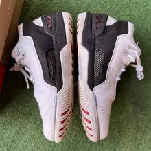 Load image into Gallery viewer, Nike LeBron Debut Zoom Generations Size 9
