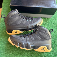 Load image into Gallery viewer, Jordan Black Light Gum 9 Boots Size 9
