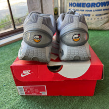 Load image into Gallery viewer, Nike Air Max DNs Size 10
