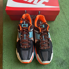 Load image into Gallery viewer, Nike Blue Gaze Orange Zoom Vomero 5s Size 12W/10.5M
