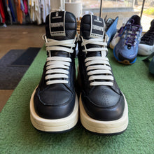 Load image into Gallery viewer, Rick Owens Turbopns Size 10
