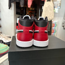 Load image into Gallery viewer, Jordan Chicago Toe Mid 1s Size 9
