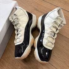 Load image into Gallery viewer, Jordan Neapolitan 11s Size 9W/7.5M
