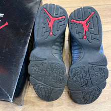 Load image into Gallery viewer, Jordan Olive 9s Size 7.5
