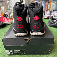 Load image into Gallery viewer, Jordan OG 9s Size 10.5
