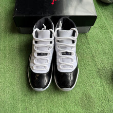 Load image into Gallery viewer, Jordan Concord 11s Size 8
