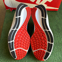 Load image into Gallery viewer, Nike Air Zoom Cleveland Browns Pegasus Size 8
