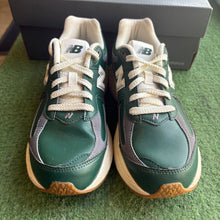 Load image into Gallery viewer, New Balance 2002Rs Size 5.5
