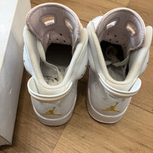 Load image into Gallery viewer, Jordan Gold Hoops 6s Size 6W/4.5M
