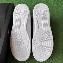 Load image into Gallery viewer, Nike Supreme White Black Air Force 1s Size 7
