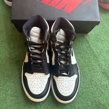 Load image into Gallery viewer, Jordan Mocha 1s Size 7.5

