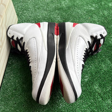 Load image into Gallery viewer, Jordan Chicago 2s Size 9.5
