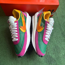 Load image into Gallery viewer, Nike Sacai Waffles Size 10.5
