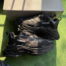 Load image into Gallery viewer, Balenciaga Triple S Size 44
