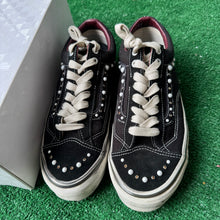 Load image into Gallery viewer, Vans Black Pearlized Old Skool 36s Size 9.5
