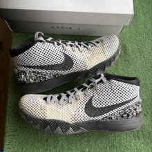 Load image into Gallery viewer, Nike Kyrie BHM 1s Size 10
