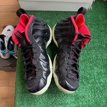 Load image into Gallery viewer, Nike Yeezy Foamposite Pros Size 8
