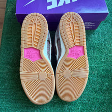 Load image into Gallery viewer, Nike Paisley Brown SB Low Dunks Size 9
