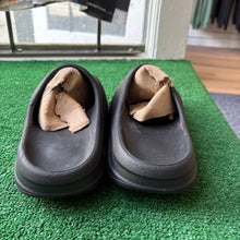 Load image into Gallery viewer, Yeezy Slides Size 13

