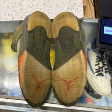 Load image into Gallery viewer, Jordan Olive 5s Size 10.5
