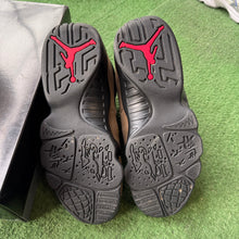 Load image into Gallery viewer, Jordan Olive 9s Size 9
