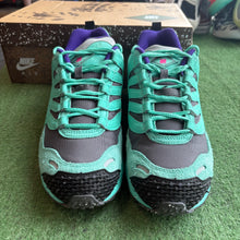 Load image into Gallery viewer, Nike Undefeated Light Menta Air Terra Humaras Size 10.5
