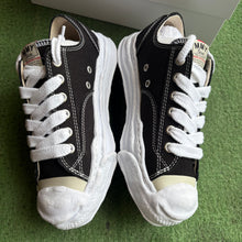 Load image into Gallery viewer, Maison Mihara Yasuhiro Hank OG Sole Canvas Lows Size 40
