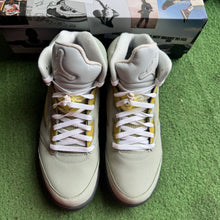 Load image into Gallery viewer, Jordan Jade Horizon 5s Size 11
