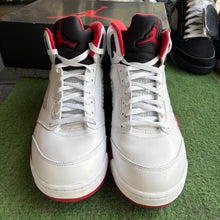 Load image into Gallery viewer, Jordan Fire Red 5s Size 13
