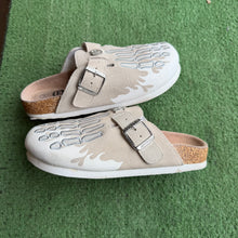Load image into Gallery viewer, Octavious Marks Clogs Size 3/4
