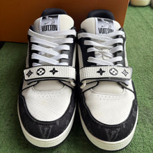 Load image into Gallery viewer, Louis Vuitton Trainers Size 8UK
