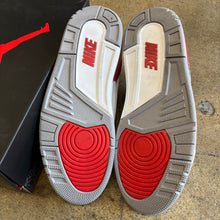 Load image into Gallery viewer, Jordan Fired Red 3s Size 9
