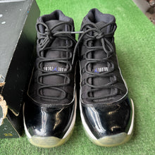 Load image into Gallery viewer, Jordan Space Jam 11s Size 7Y
