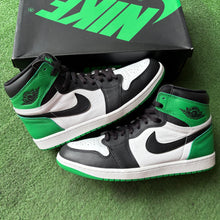 Load image into Gallery viewer, Jordan Lucky Green 1s Size 11
