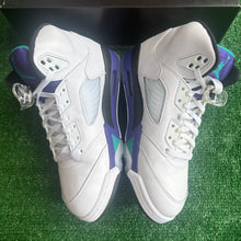 Load image into Gallery viewer, Jordan Grape 5s Size 8.5
