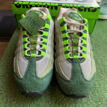 Load image into Gallery viewer, Nike Ducks Of A Feather University of Oregon Air Max 95s Size 8
