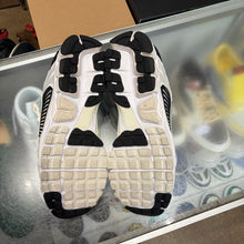 Load image into Gallery viewer, Nike Zoom Vomero 5s Size 12.5
