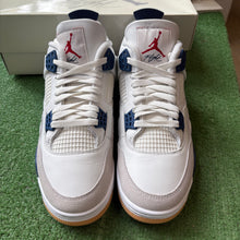 Load image into Gallery viewer, Jordan SB Midnight Navy 4s Size 10.5
