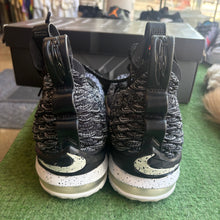 Load image into Gallery viewer, Nike LeBron Ashes 15 Size 8
