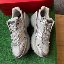 Load image into Gallery viewer, Valentino Low Runners Size 44
