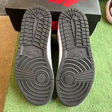 Load image into Gallery viewer, Jordan Smoke Grey 1s Size 8
