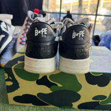Load image into Gallery viewer, A Bathing Ape Bapestas Size 8.5
