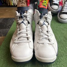 Load image into Gallery viewer, Jordan Midnight Navy 6s Size 8.5

