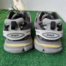 Load image into Gallery viewer, Balenciaga Tracks Size 44
