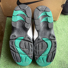 Load image into Gallery viewer, Nike Emerald Diamond Turfs Size 12
