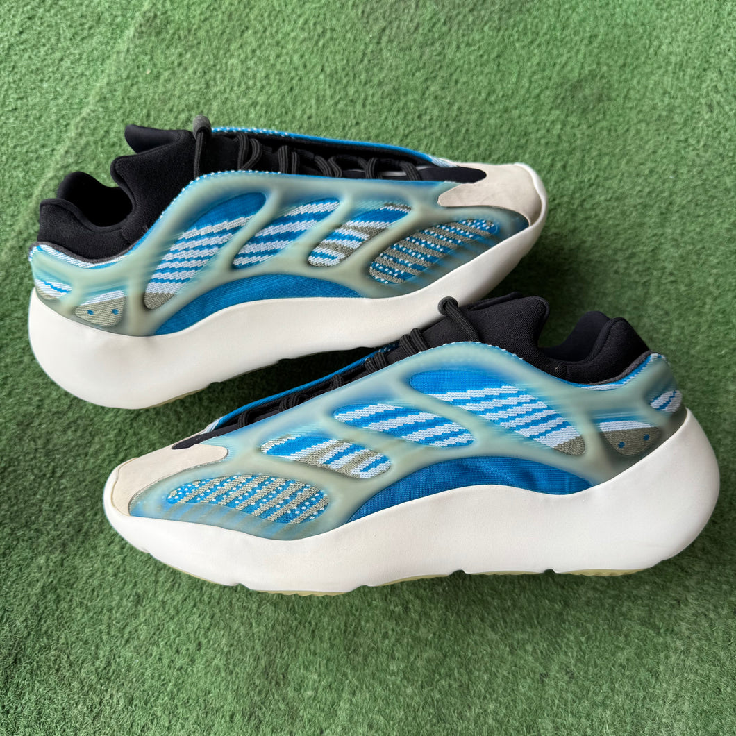Yeezy Arzareth 700 V3s Size 10